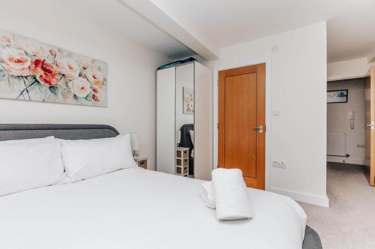 Central Modern Flat For 4-6 & Dedicated Parking Henley-on-Thames Exterior foto