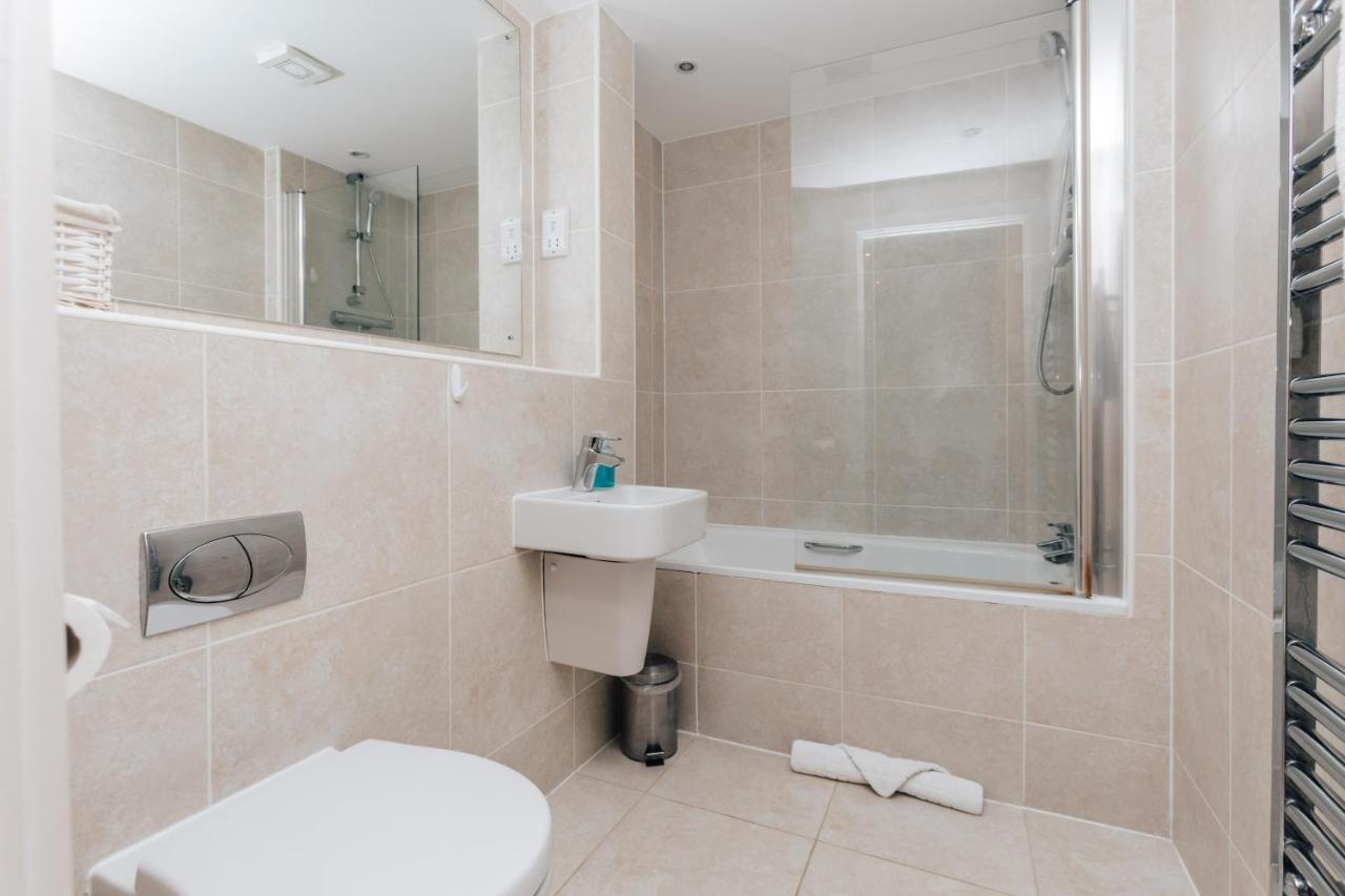 Central Modern Flat For 4-6 & Dedicated Parking Henley-on-Thames Exterior foto
