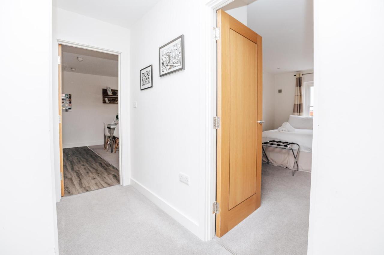 Central Modern Flat For 4-6 & Dedicated Parking Henley-on-Thames Exterior foto
