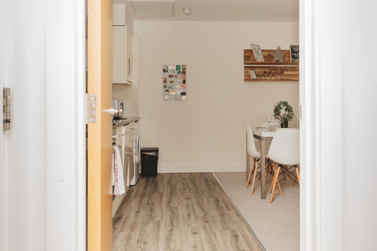 Central Modern Flat For 4-6 & Dedicated Parking Henley-on-Thames Exterior foto