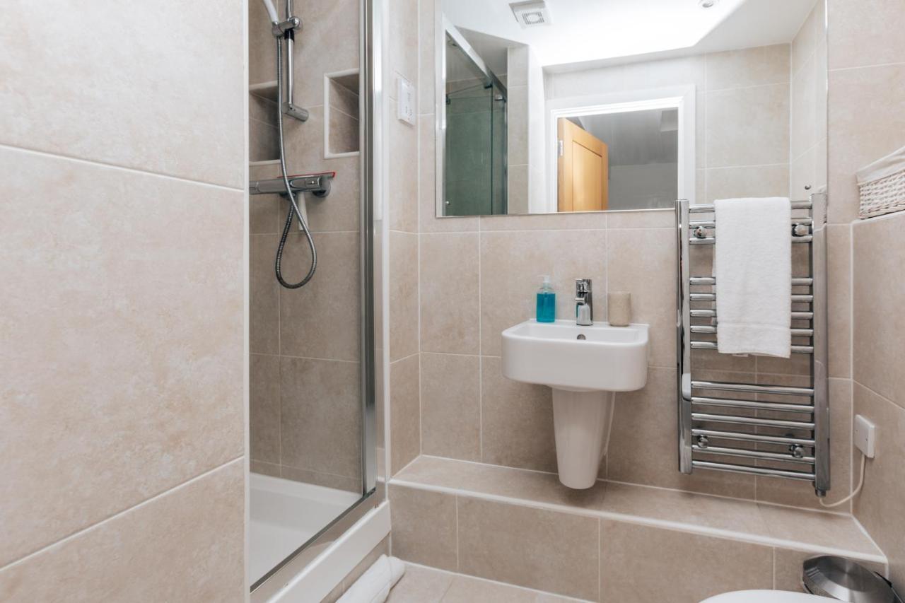 Central Modern Flat For 4-6 & Dedicated Parking Henley-on-Thames Exterior foto